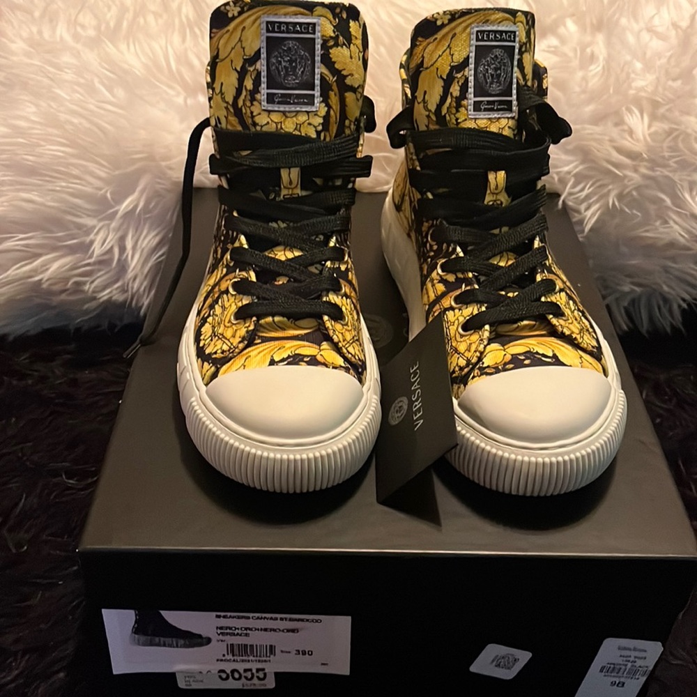 Pre loved Bersace Sneakers ❤️